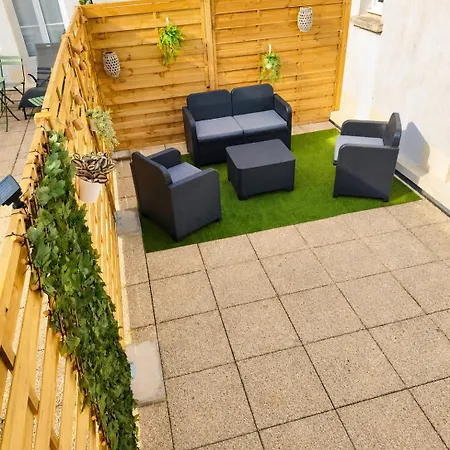 Apartment Cocon Avec Terrasse Proche Plages Et Centre